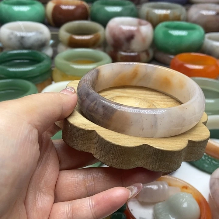 未镶嵌手镯石英质玉