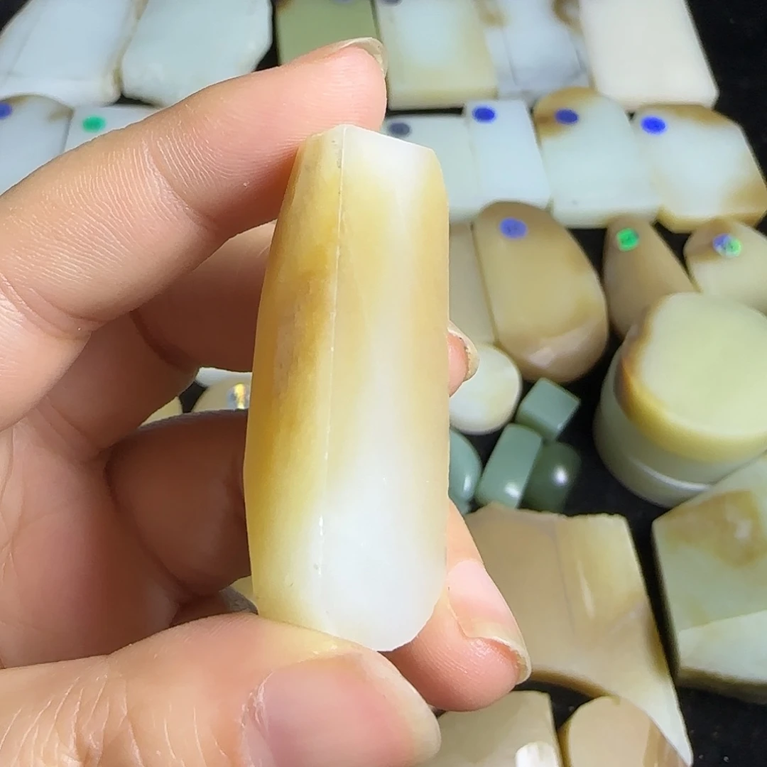 和田玉（糖玉）未镶嵌珠宝半成品