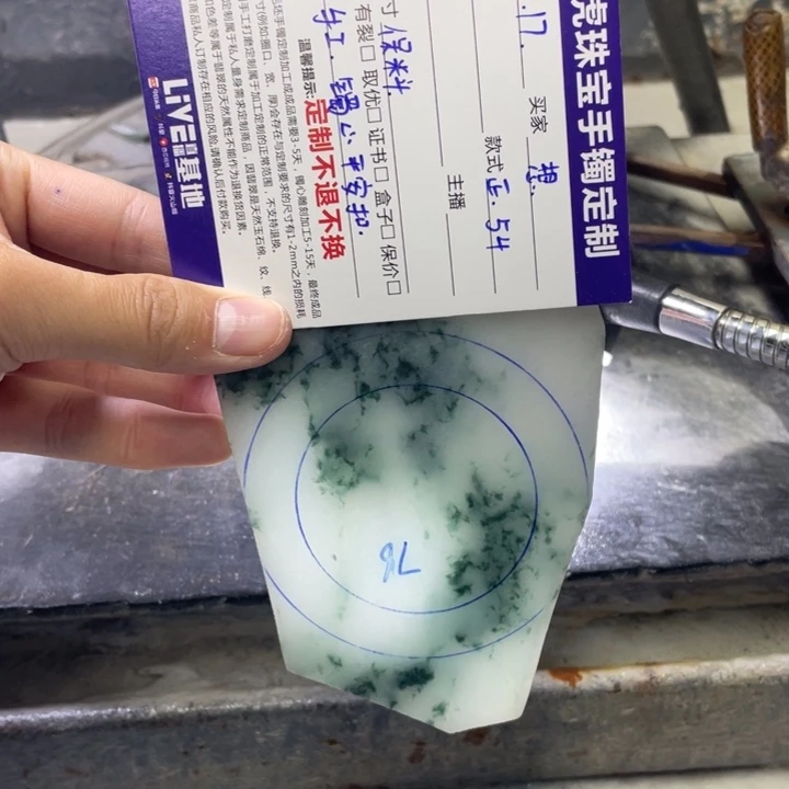 想***定制翡翠未镶嵌虎虎珠宝手镯定制