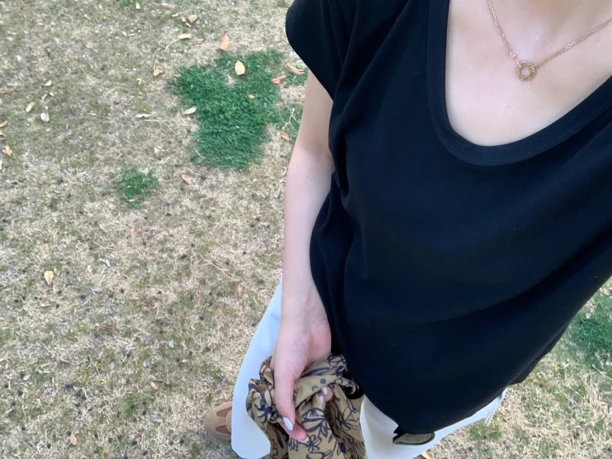 yoyo 超级显瘦u三色短袖 简约搭配单品