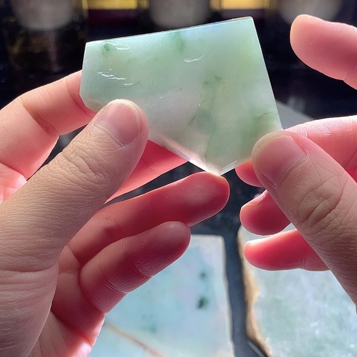 翡翠未镶嵌颈饰毛料46