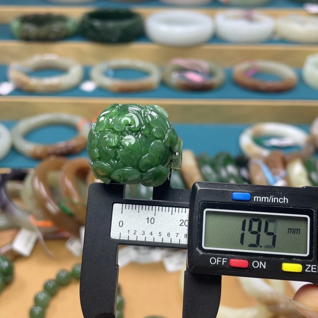 未镶嵌戒指和田玉