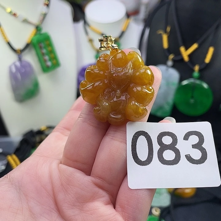 翡翠未镶嵌吊坠(赠链)