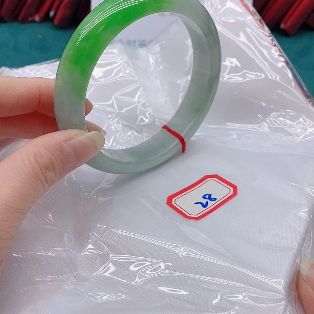 翡翠手镯未镶嵌回****己288888888