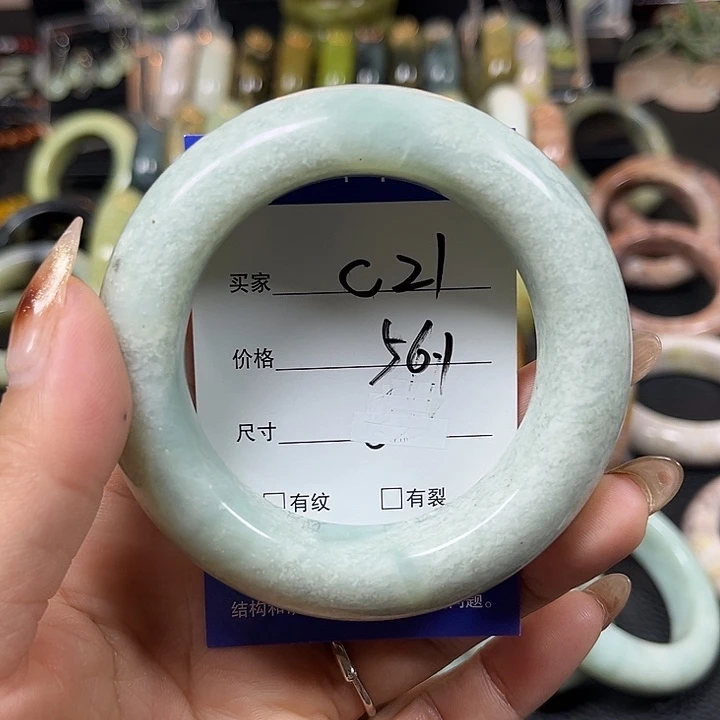 未镶嵌蛇纹石玉手镯嘟****。