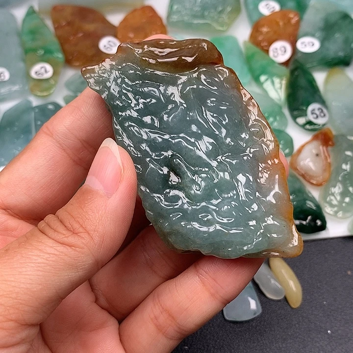 翡翠未镶嵌颈饰随型