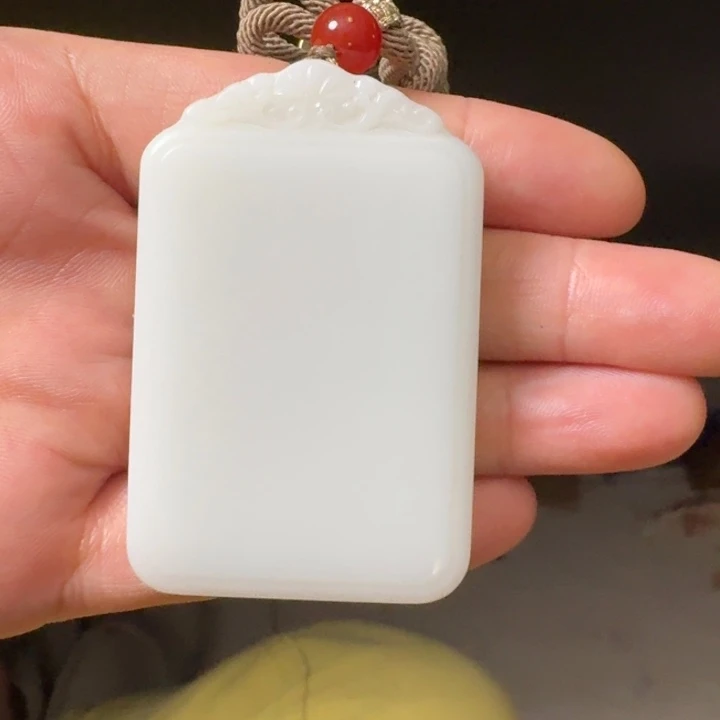 和田玉未镶嵌颈饰黑山无事牌60