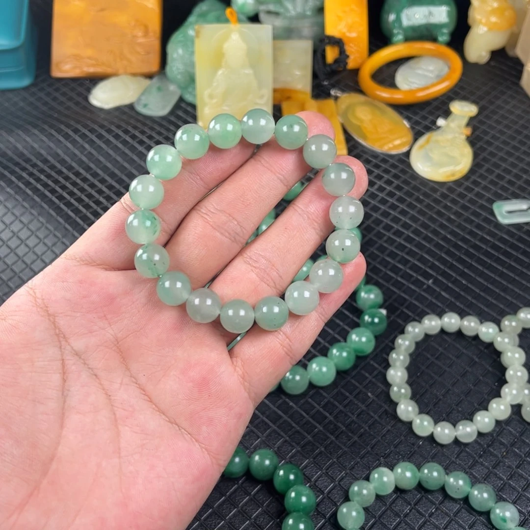 石英质玉（非洲翠）未镶嵌摆件