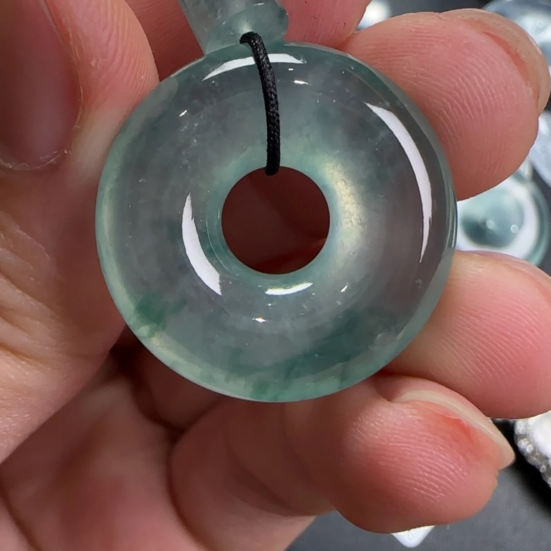 翡翠未镶嵌颈饰