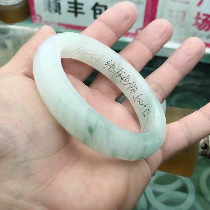 A***。定制石英质玉（天山翠）