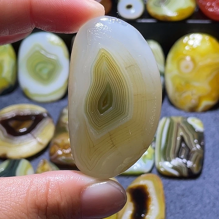 玛瑙/玉髓未镶嵌珠宝奇石