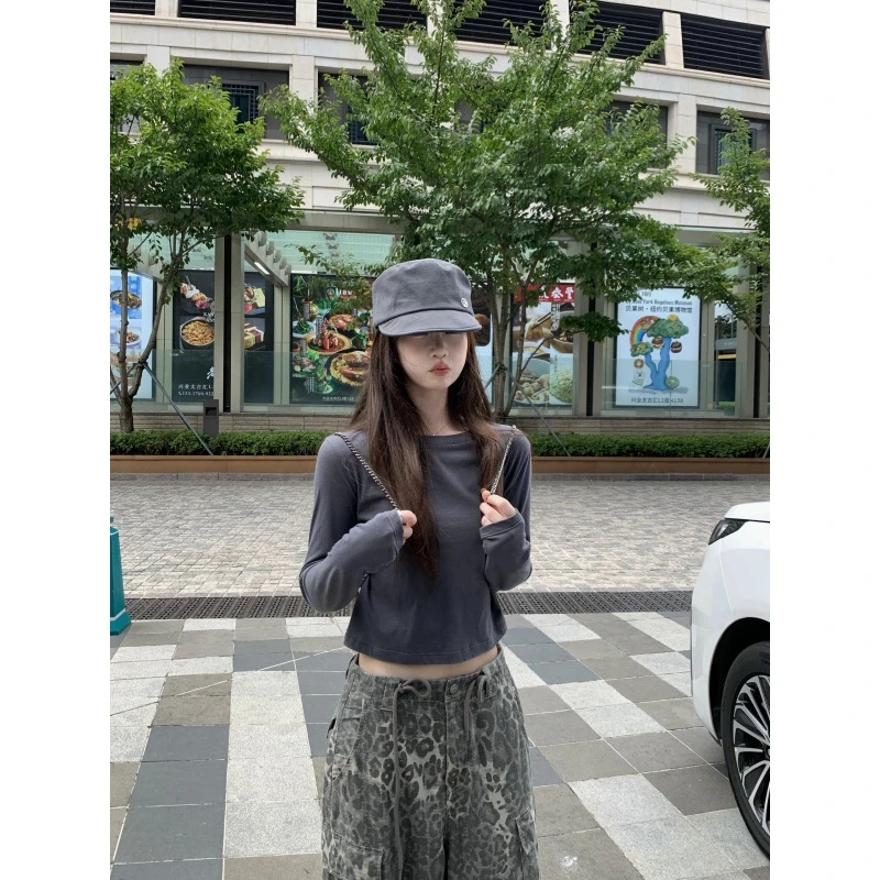 甜辣妹风气质纯色露肩长袖T恤女秋季修身显瘦打底衫豹纹工装长裤