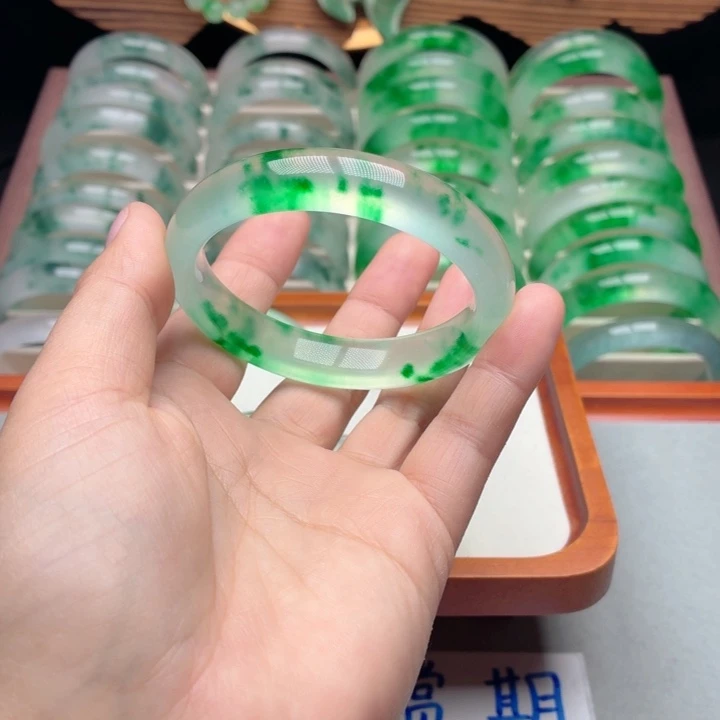 宝***织石英质玉未镶嵌手镯