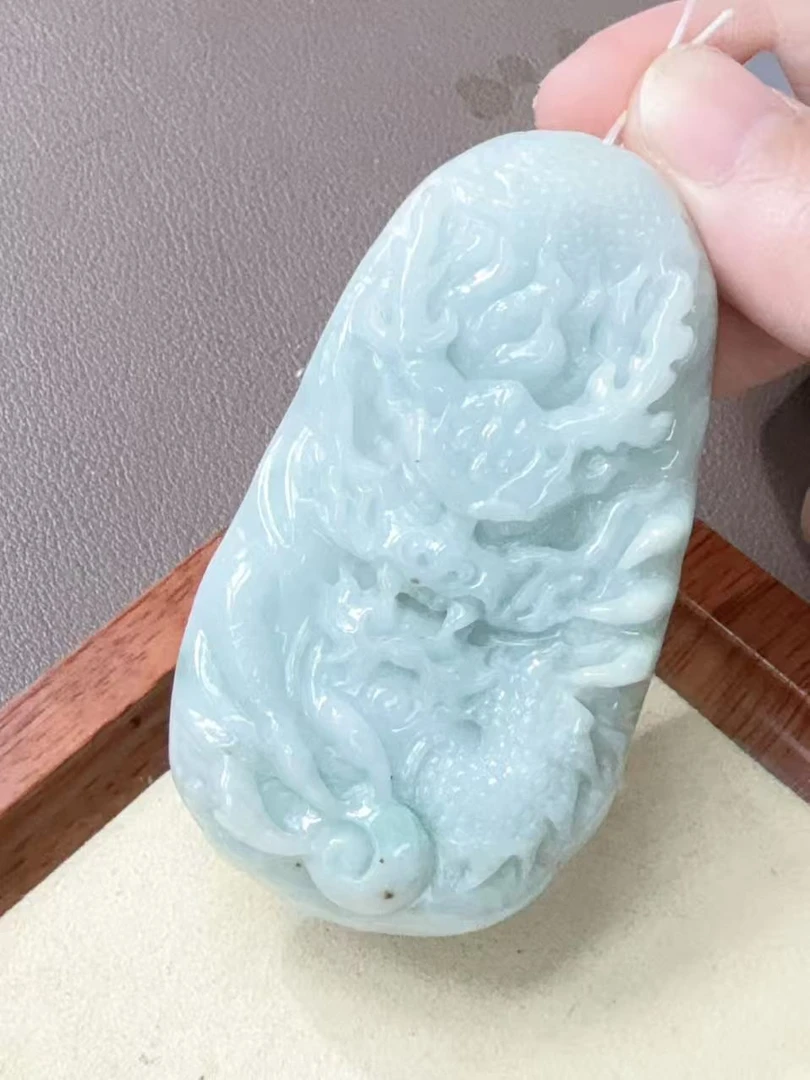 缅甸天然翡翠A货精雕龙牌66