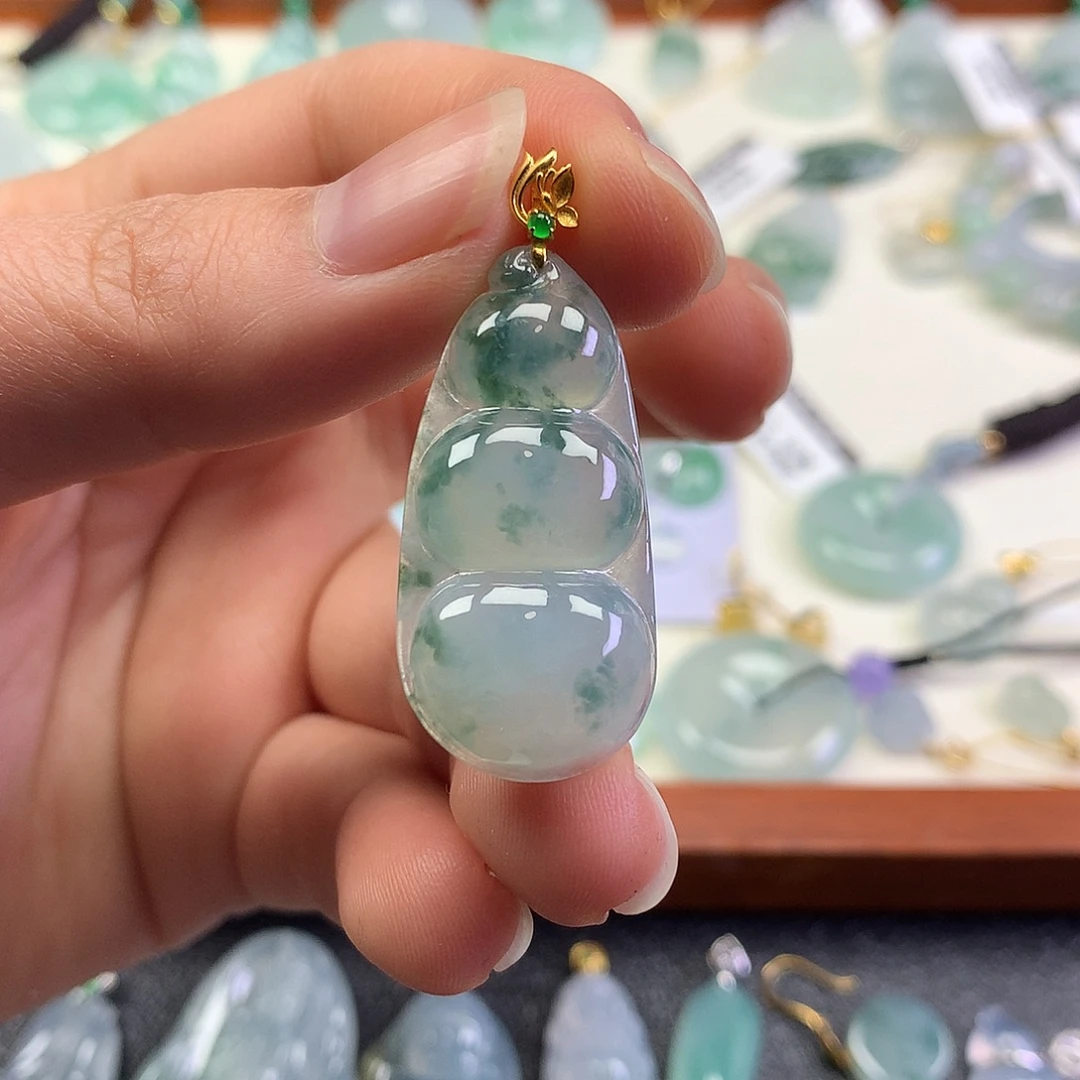 翡翠18K金镶嵌颈饰