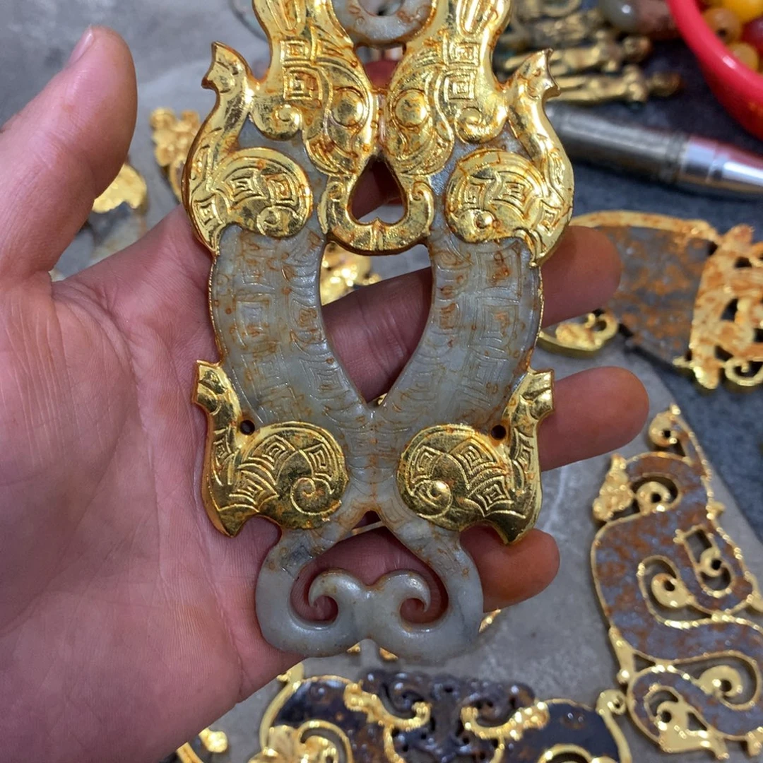 透闪石质玉未镶嵌挂件