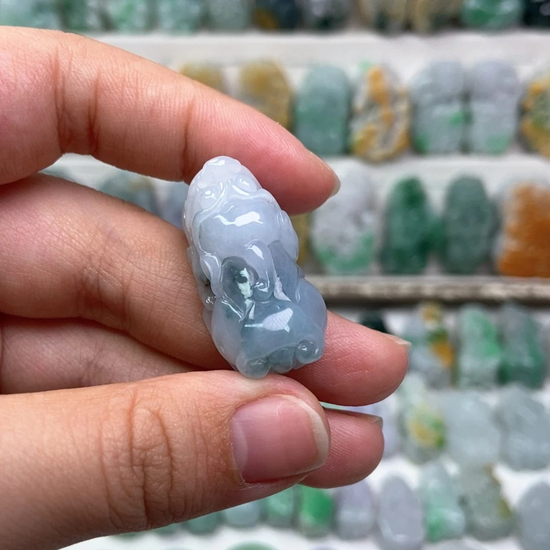 翡翠未镶嵌吊坠(赠链)