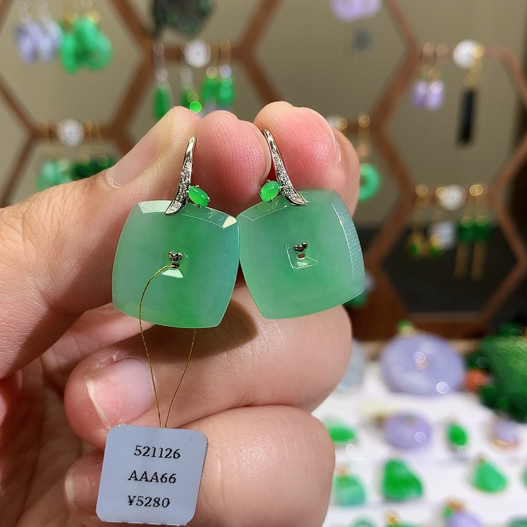 18K金镶嵌翡翠耳饰天然翡翠耳饰
