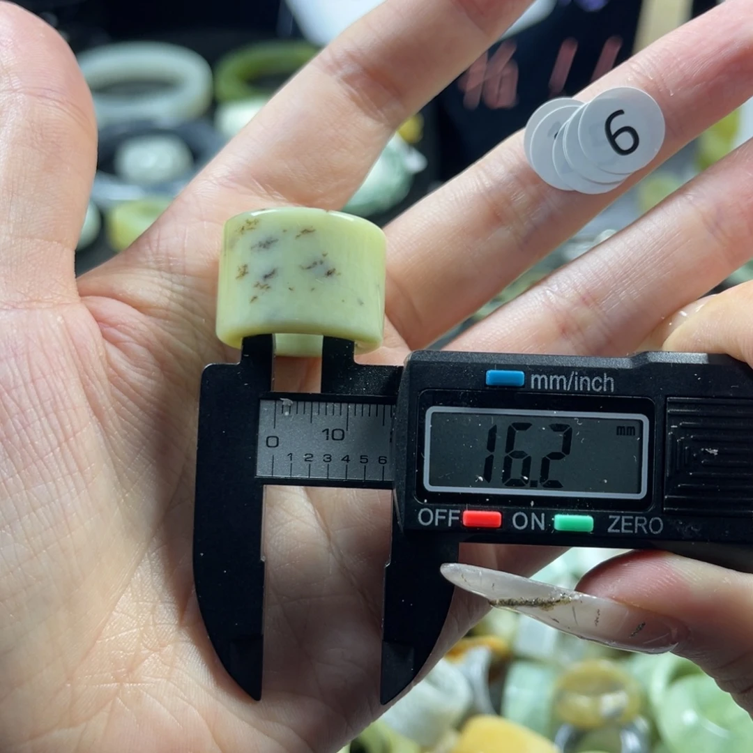 蛇纹石玉未镶嵌戒指