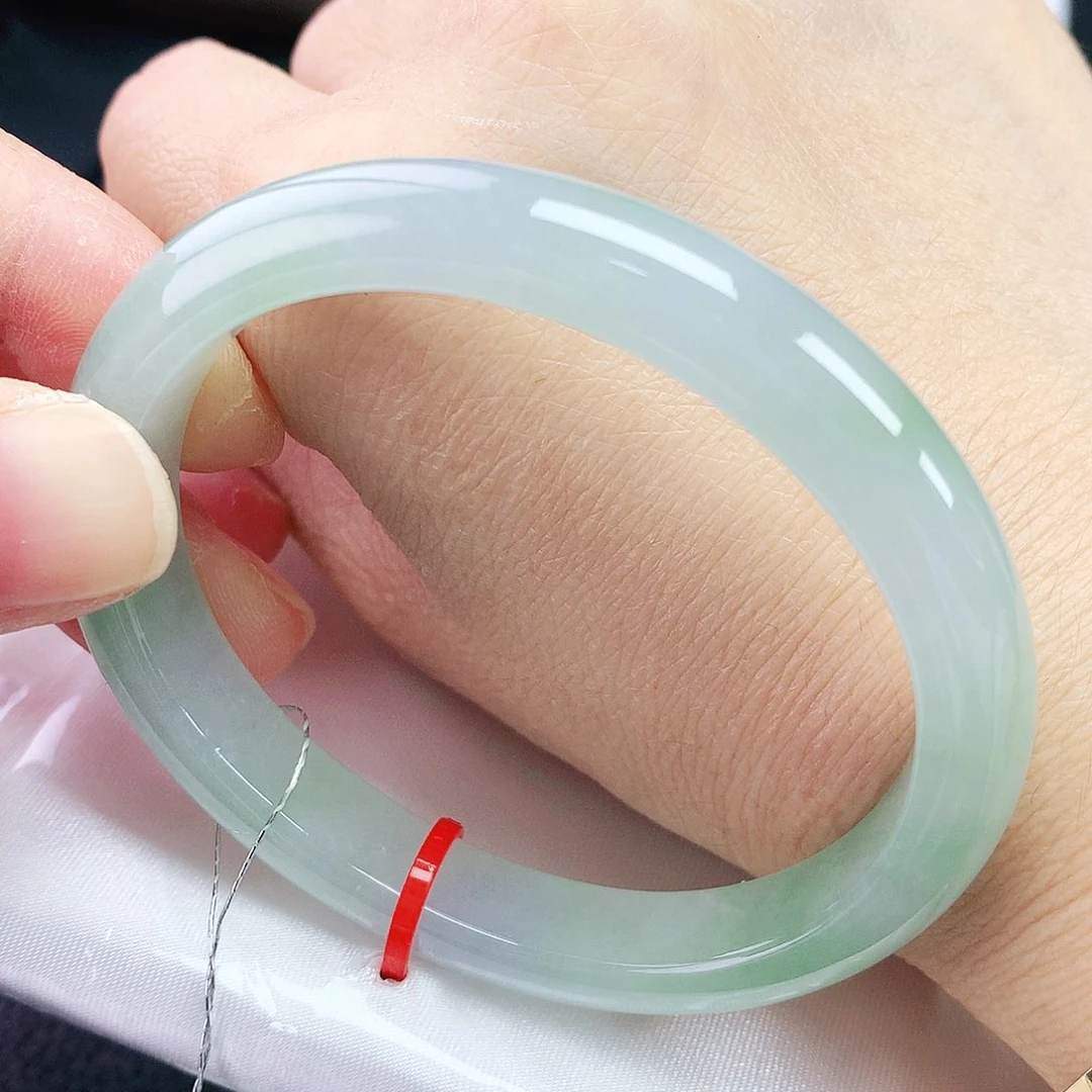 翡翠手镯未镶嵌54贵