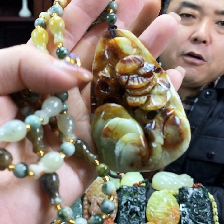 蛇纹石玉吊坠未镶嵌