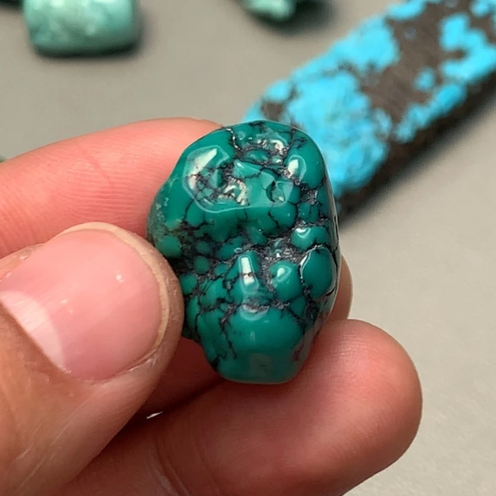 绿松石未镶嵌颈饰