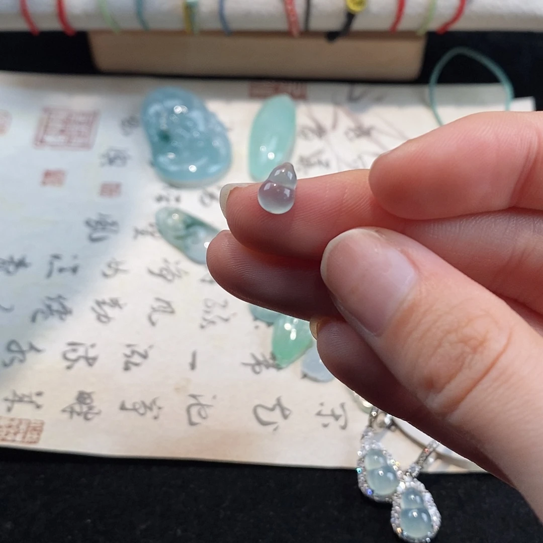 翡翠颈饰未镶嵌小****?天然翡翠