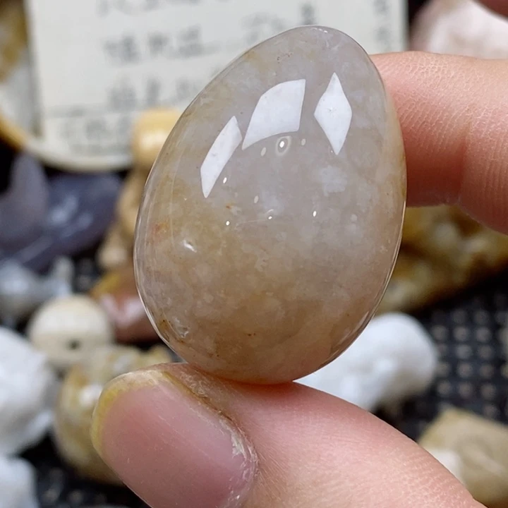 颈饰未镶嵌硅化珊瑚（珊瑚玉）