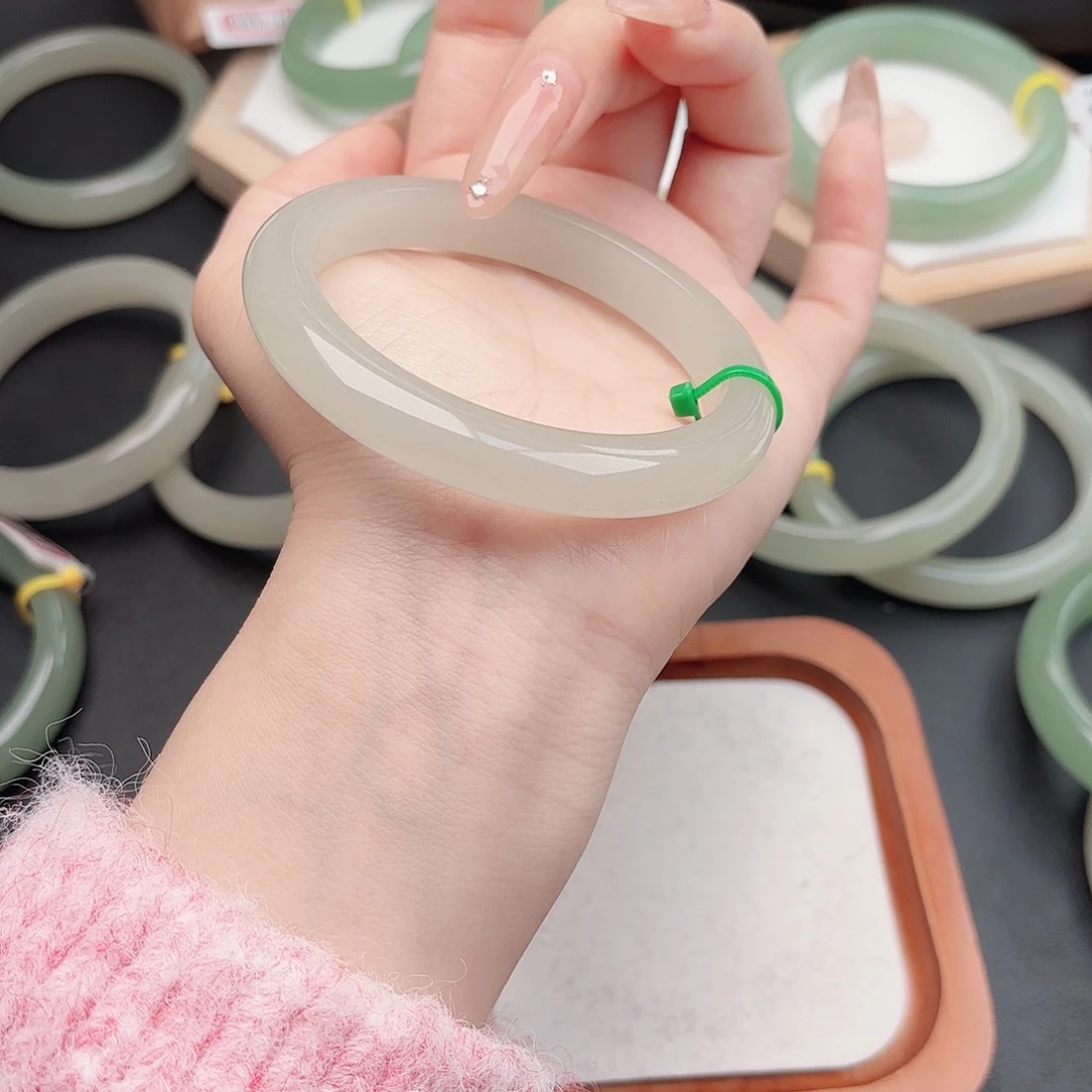 石英质玉未镶嵌手镯