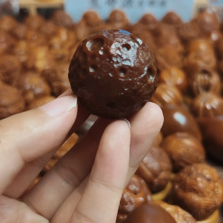 橄榄核把件玉华星球一颗微瑕