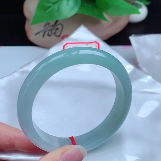 翡翠手镯未镶嵌      正圈57 天空蓝