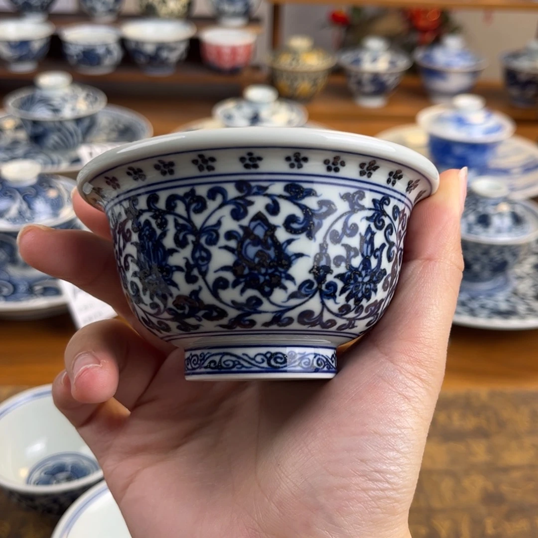 缠枝莲花心压手杯