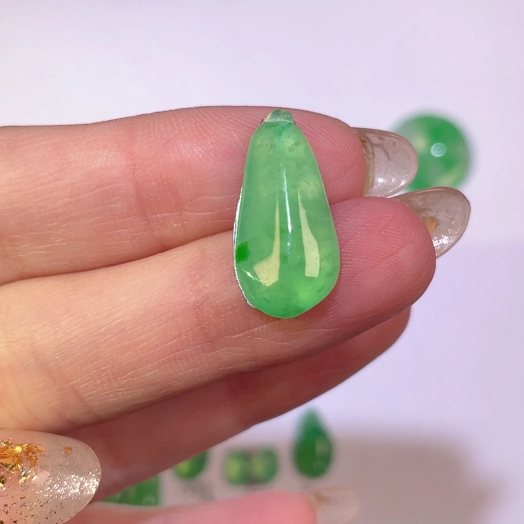 翡翠未镶嵌颈饰裸石