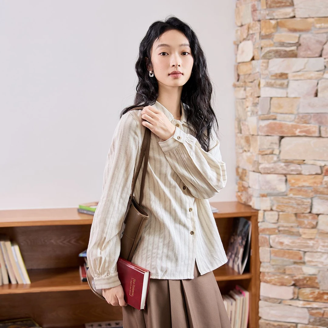 茵曼日系清新简约学院风条纹长袖衬衫女25年春通勤百搭娃娃领上衣