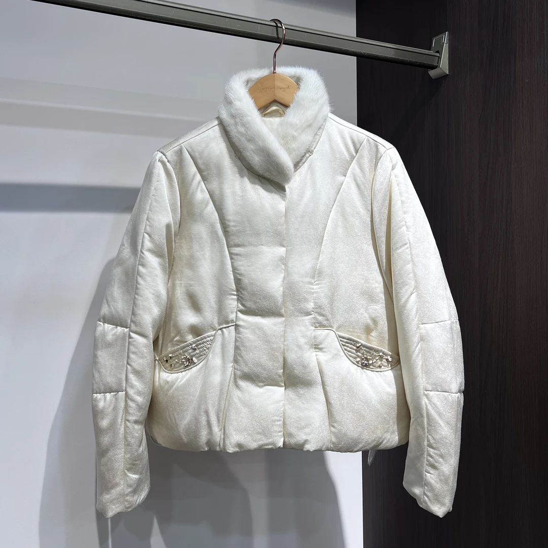 【萨拉迪恩】90白鹅绒羽绒服女士时尚保暖百搭简约