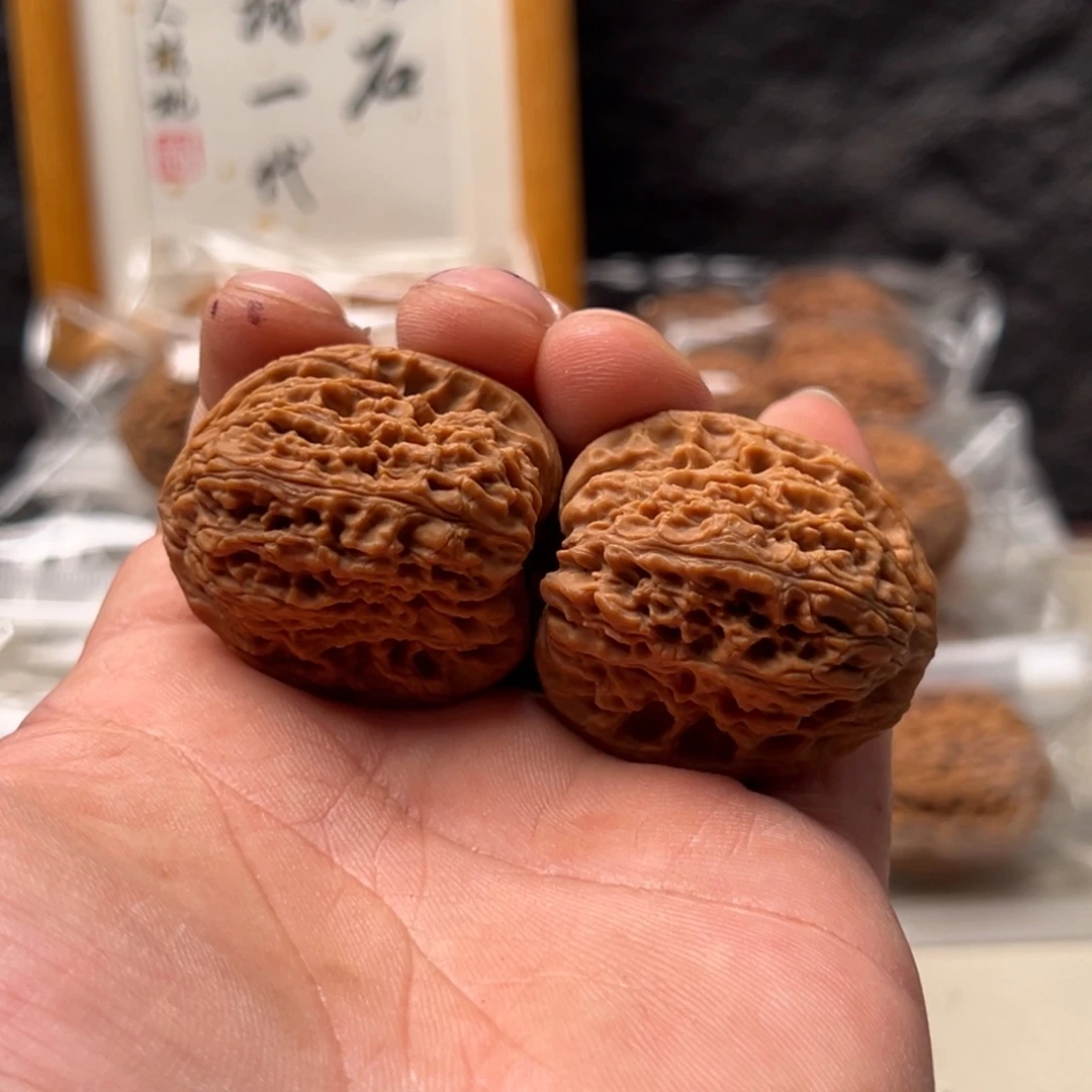 多***汤文玩核桃把件南疆36微色差
