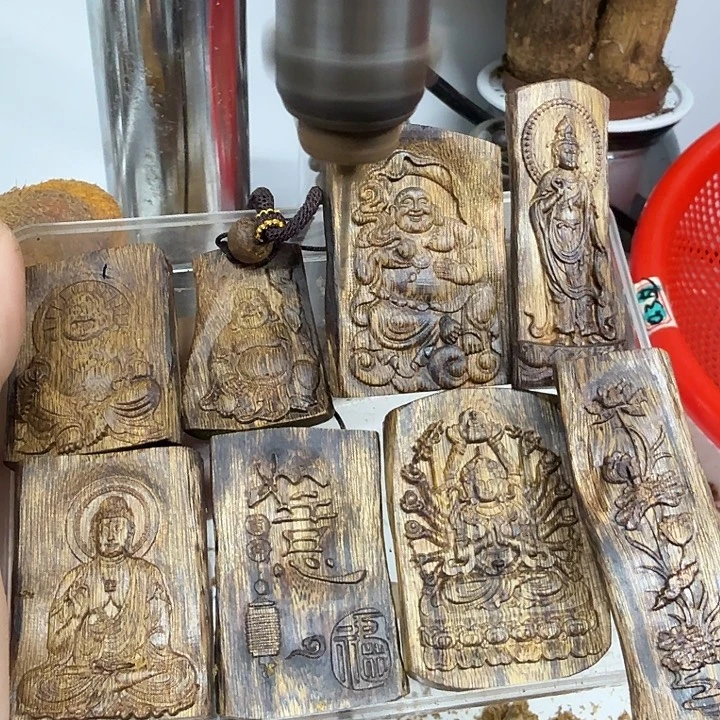 沉香沉香碎屑雕刻牌子