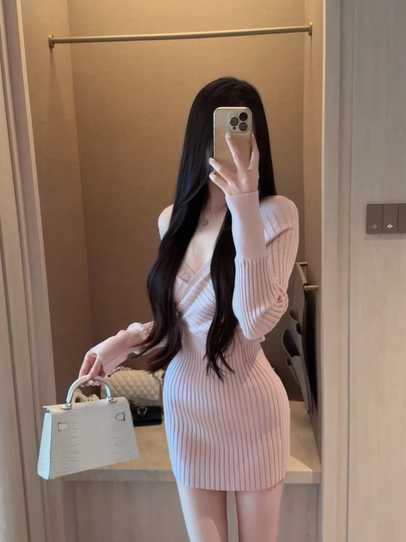 【短裙版】粉色针织毛衣V领交叉包臀连衣裙女秋冬纯欲蝙蝠袖收腰