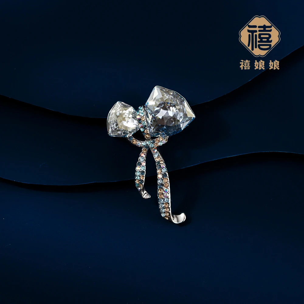 铜合金仿水晶胸针 禧娘娘轻奢高档如意结胸针-蓝色魅影S1082