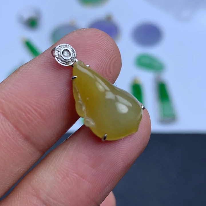 翡翠颈饰未镶嵌翡翠