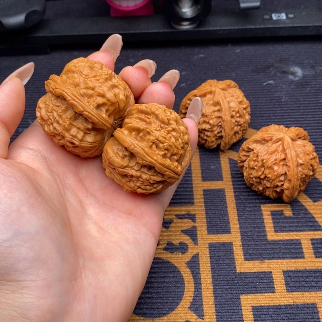 0***.文玩核桃吊坠白狮子