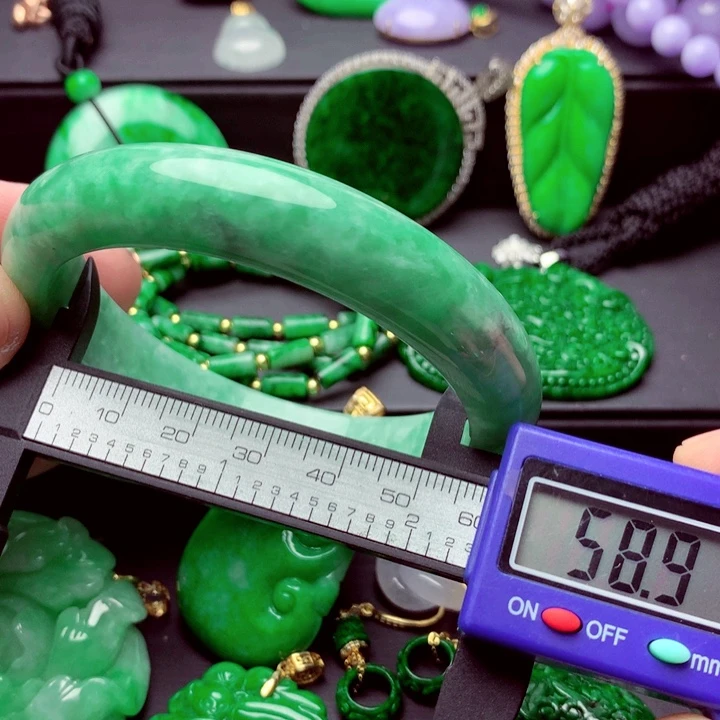 翡翠未镶嵌手镯A货