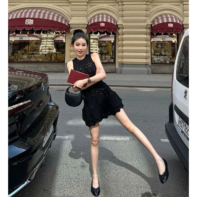 法式小香风镂空针织吊带连衣裙女2025夏季新款设计感背心勾花裙子