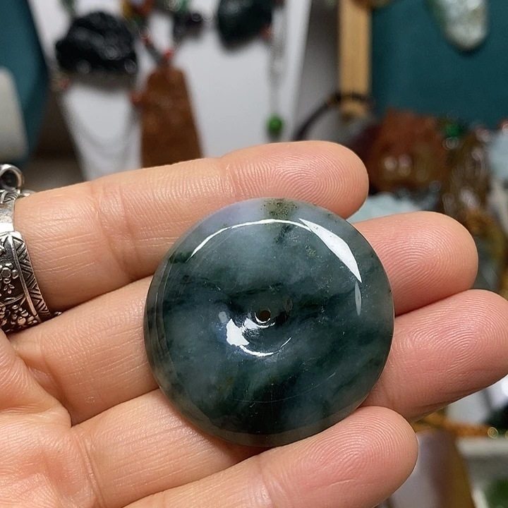 翡翠未镶嵌吊坠(赠链)