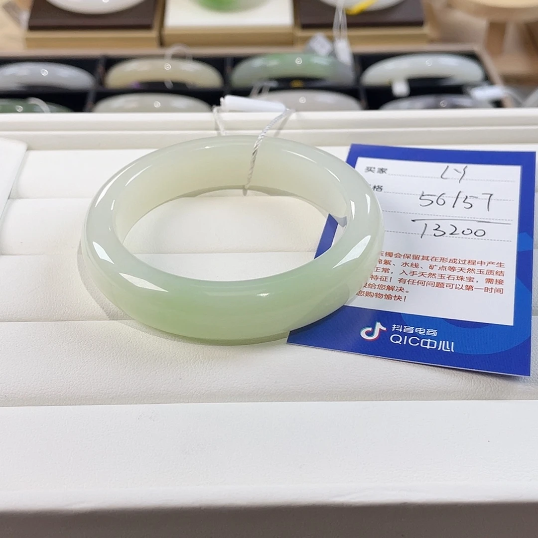 和田玉未镶嵌手镯白底翠青，无棉，无脏，性价比