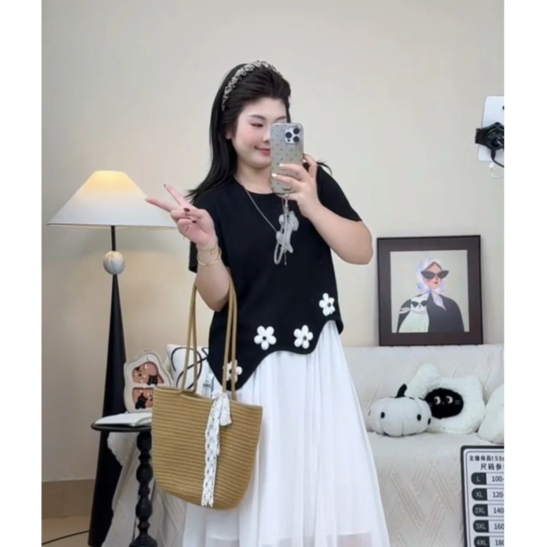 2025夏装新款胖mm大码女时尚设计感花朵圆领不规则别致短袖T恤