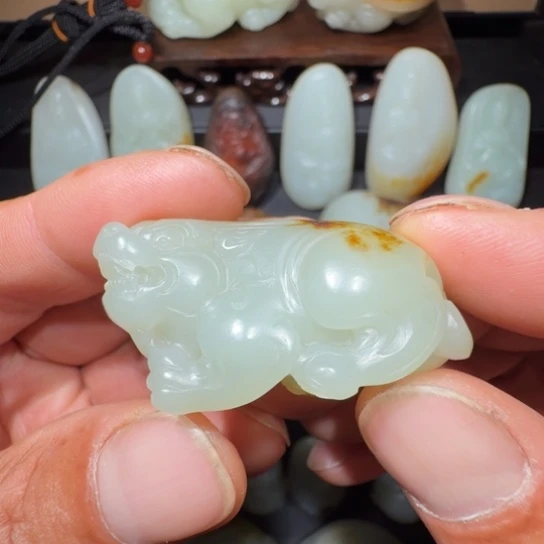 和田玉未镶嵌颈饰见**明