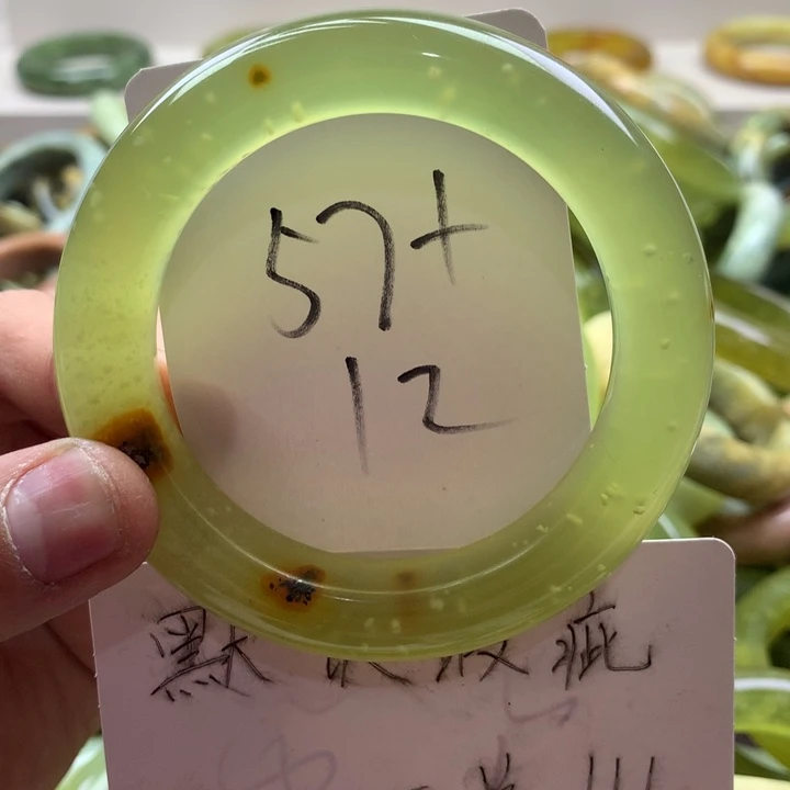 蛇纹石玉手镯未镶嵌岚