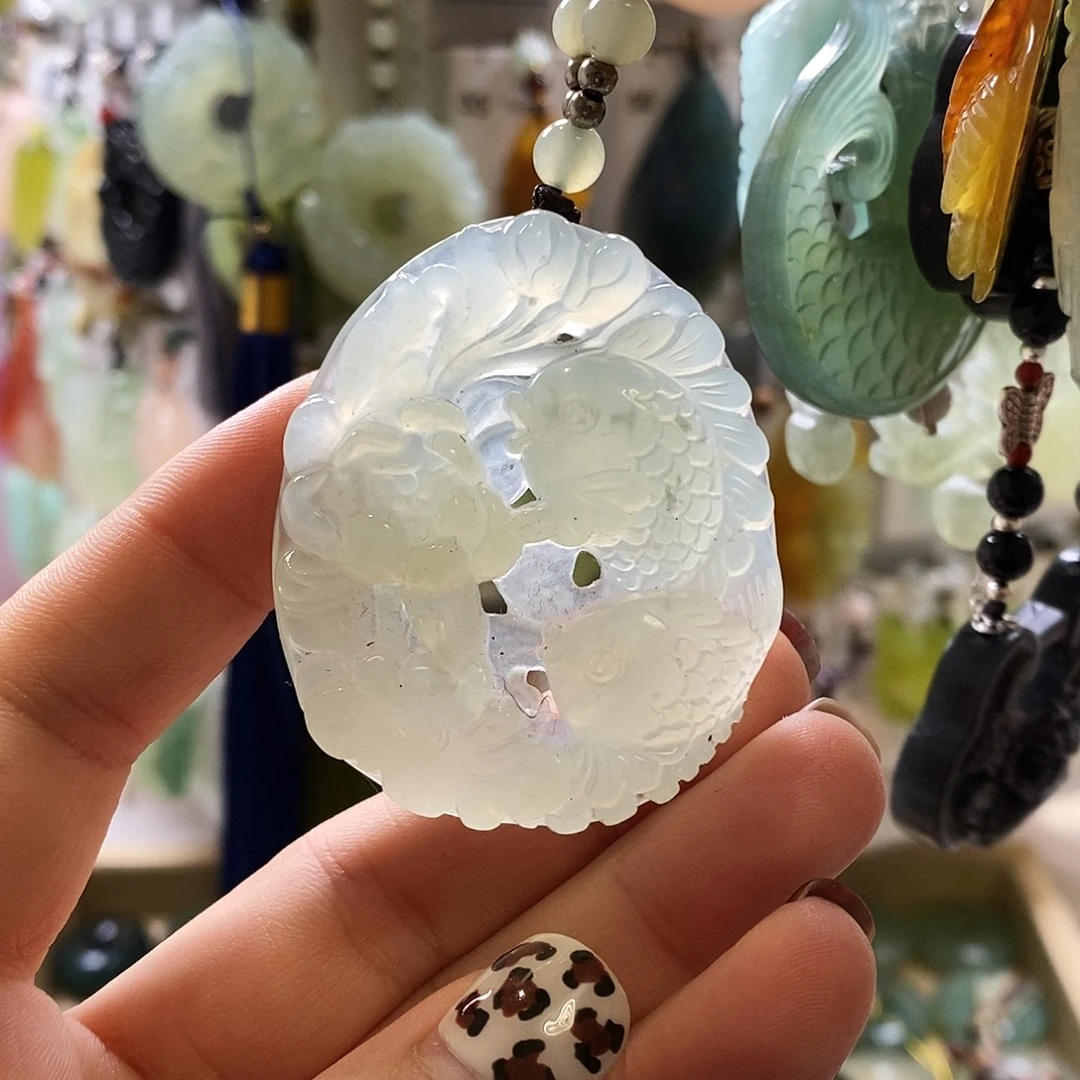 蛇纹石玉未镶嵌颈饰