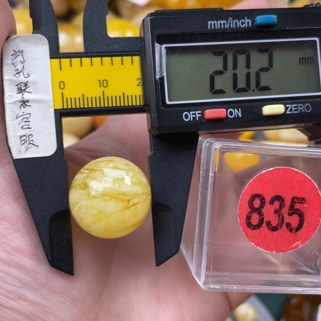 蜜蜡未镶嵌珠宝奇石
